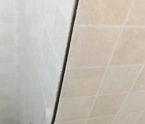 香河瓷砖空鼓维修公司分享阳台瓷砖脱落的修复过程可以分为以下几个步骤